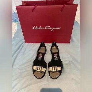 Salvatore Ferragamo Vara Bow jelly flat sandal